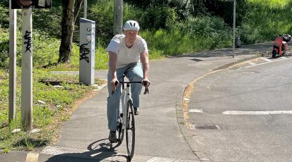 Phil Weinmann arbeitet in einem Fahrradladen im Stuttgarter Osten 