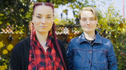 Die Zwillinge Clara (rechts) und Luise (links) leiden an der Fetalen Alkoholspektrumstörung. Eine Krankheit, die unheilbar ist. (Bild: Finn Fredeweß)