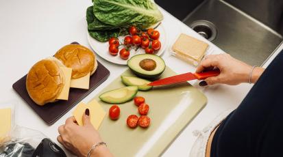 Eine Szene beim Kochen