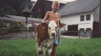 Kind mit Kuh 