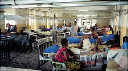 Normalität im Krisengebiet : Ein völlig überfülltes Krankenzimmer