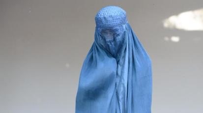 Nazima Khairzad in einer Burka