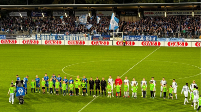 Regionalligaspiel zwischen den Stuttgarter Kickers und Schott Mainz