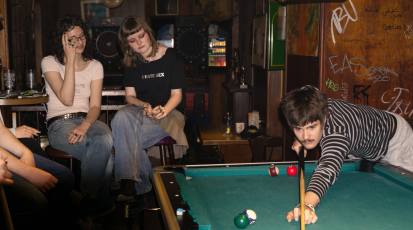 Menschen in Bar