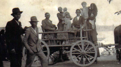 The picture was taken around 1940: It shows my grandmother's family in Dunakömlőd, Hungary. They were expelled five years later. 