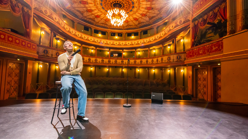 Der Comedian Joni Zwick im Wilhelma-Theater