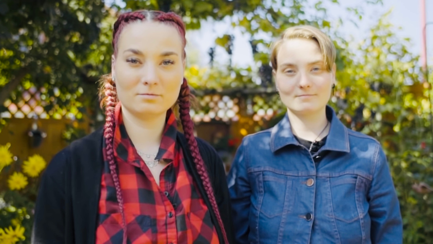 Die Zwillinge Clara (rechts) und Luise (links) leiden an der Fetalen Alkoholspektrumstörung. Eine Krankheit, die unheilbar ist. (Bild: Finn Fredeweß)