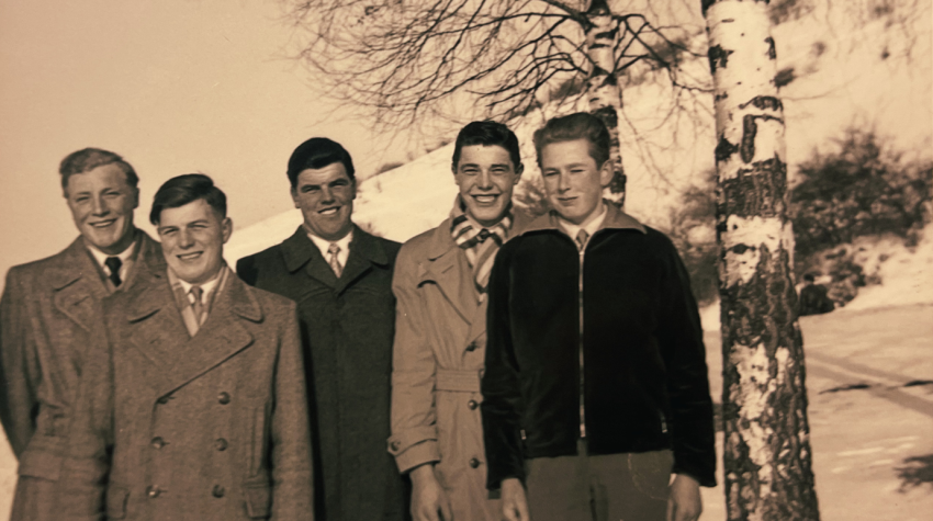 Fünf jugendliche Freunde in den 1950ern