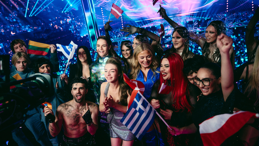 Die Teilnehmer des ESC am Feiern.