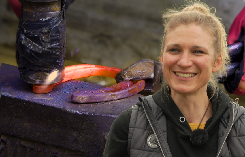 Angie vor Hufeisen