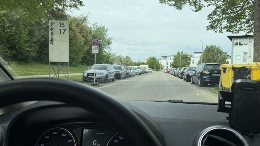 Parkraumbewirtschaftung in Baden-Württemberg: Ein Blick auf den Campus, an dem man vergeblich nach einer freien Lücke sucht.