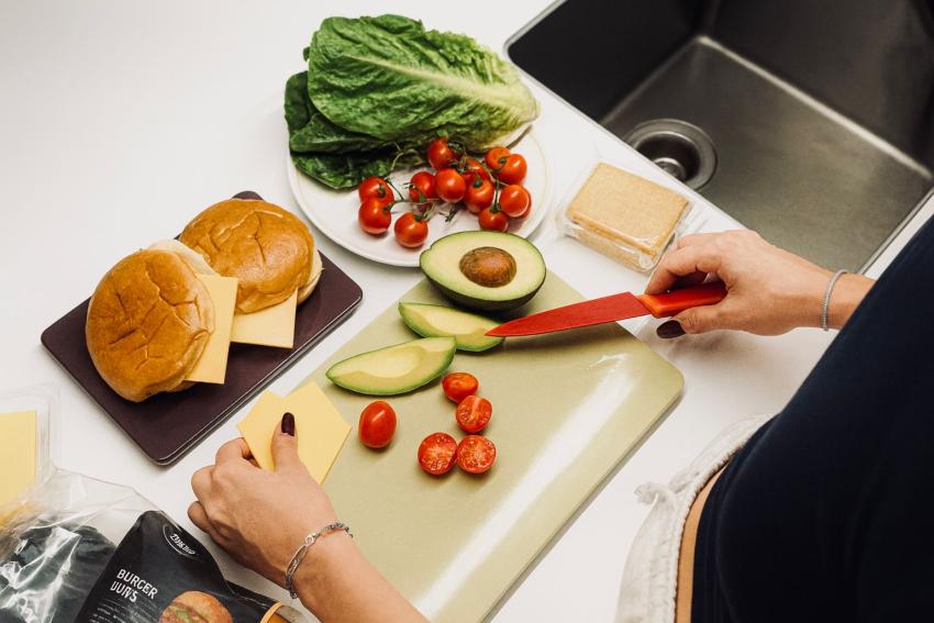 Das Bild zeigt ein Szene beim Kochen