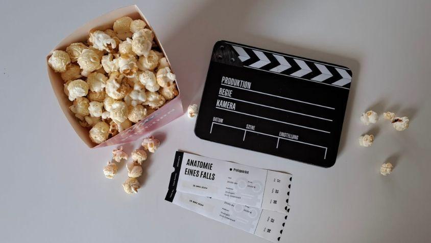 Popcorn und Filmklappe