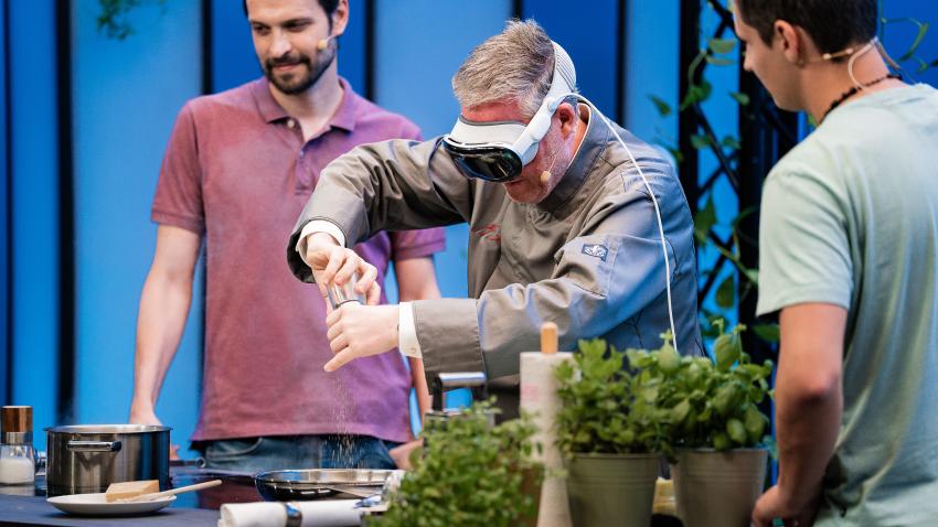 Jörg Ilzhöfer kocht mit AR-Brille „Apple Vision Pro"