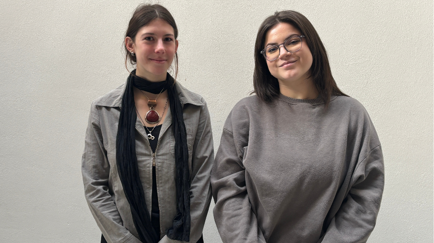 Zu sehen sind zwei junge Frauen, Jasmin Hirth und Ana Llupa, die mit für das Projekt verantwortlich sind.