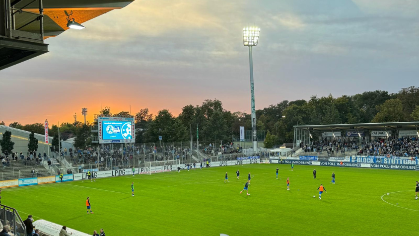 Regionalligaspiel zwischen den Stuttgarter Kickers und Schott Mainz