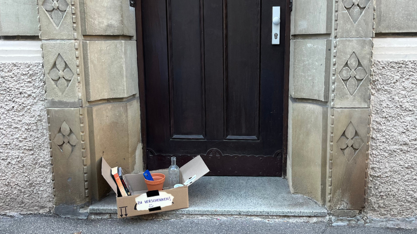 Fundstücke am Straßenrand. Dinge verschenken.