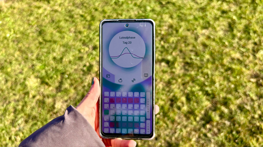 Ein Handy auf dem eine Zyklus-Tracker-App geöffnet ist 