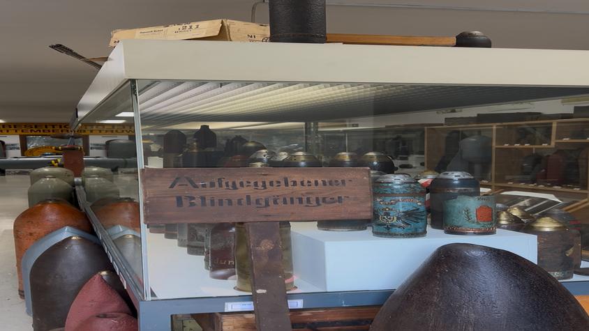 Die Kampfmittelsammlung umfasst mehrere hundert Ausstellungsstücke