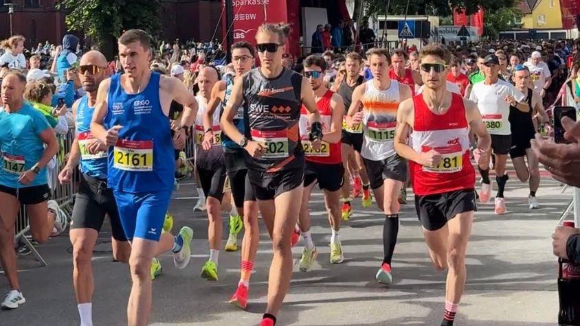 Marathonläufer*innen direkt nach dem Startschuss