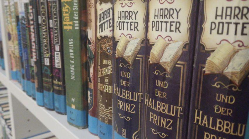 Die Buchreihe Harry Potter zählt zu den bekanntesten der 2000er.
