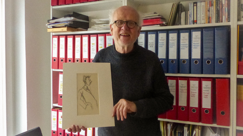 Ulrich Weitz in seinem Büro in Stuttgart