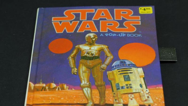 Ein „Star Wars” Buch mit Zeichnungen aus dem ersten Film.