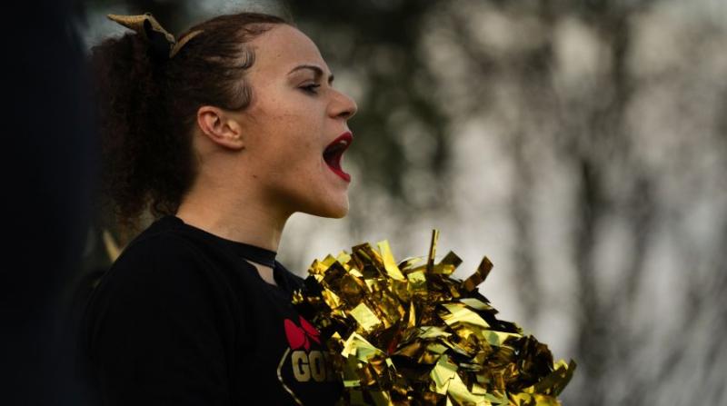 Nahaufnahme einer Alligators Cheerleaderin 