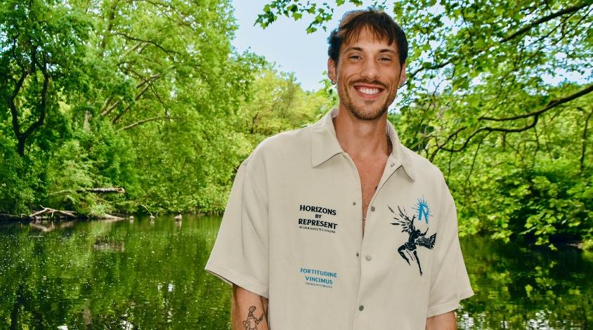 Rapper GReeeN steht im Grünen