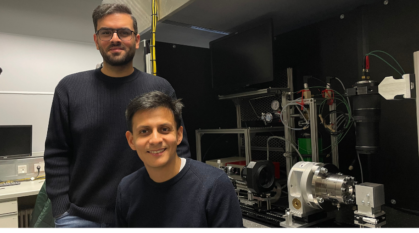 Die beiden Wissenschaftler Amirreza Zargar und Fabian Tapias forschen in Stuttgart.